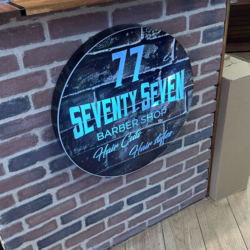 Intérieur du salon Seventy Seven Noisiel
